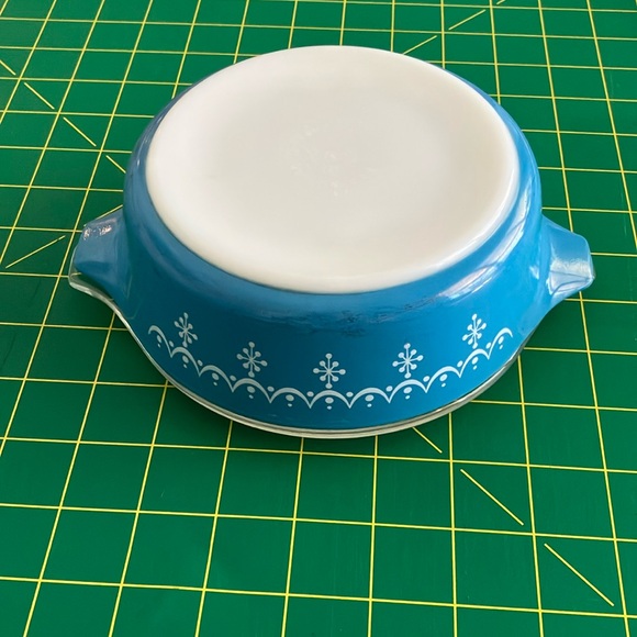 Vintage Pyrex Blue Snowflake Garland 471 with Lid - Picture 2 of 6